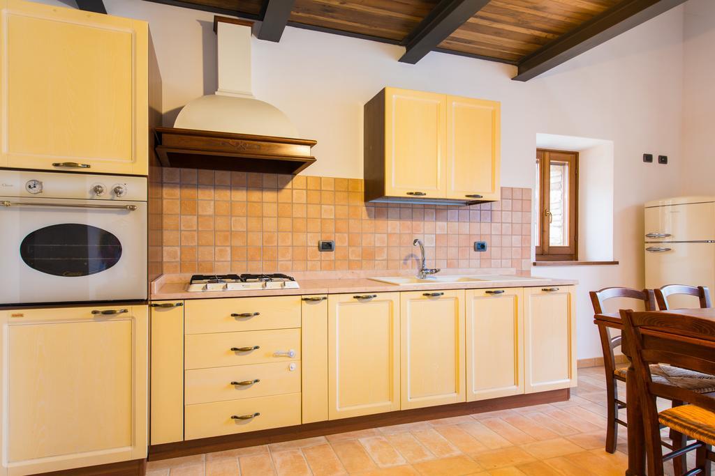 Casetta In Pietra Acqualagna Room photo